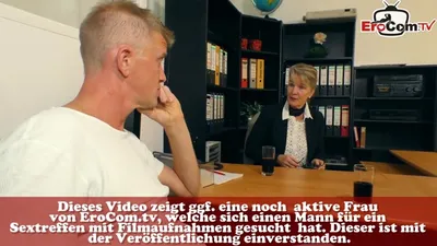 Geile reife Brillenträgerin verführt in Dessous ihren Kunden