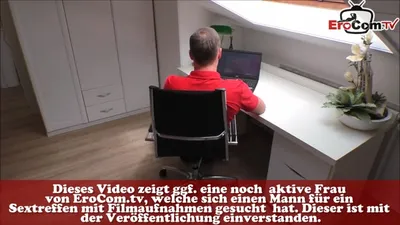 Extrem dünne Ehefrau MellyBunnyLuder auf beim Sex auf einem Tisch