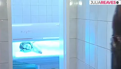 Er holt das Flittchen zum Blasen aus dem Solarium