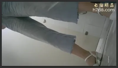 某工业园女厕全景偷拍多位美女职员嘘嘘各种美鲍一一呈上