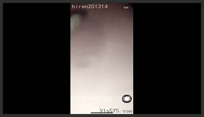 三明中年夫妻淫妻想要網友的大雞吧操 喜歡射屏的射起來