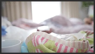 Memek yang meremas, kakak perempuan cantik, adik laki-laki Kontol Gede, menusuk celananya (Vietsub)