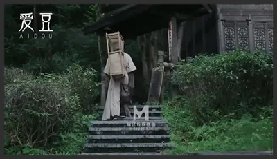 The poor student asks to stay over and then sucks the homeowner’s Pussy, ancient Chinese sex
