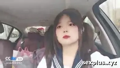 Mengajak sugar baby yang imut ke hotel