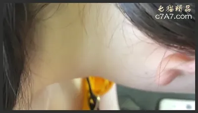 黄裙妹妹高抄偷拍雪白的美乳