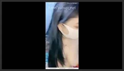 Adek yang mesum memasukkan buah ke dalam Memek