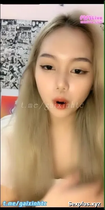 She is beautiful, with a sweet voice and a pure heart, captivating many admirers