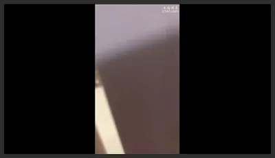 年度最刺激变态老公求老婆在儿子面前露逼故意把儿子房门打开在客厅操老婆故意给儿子听绿帽癖玩到自己儿子头上了