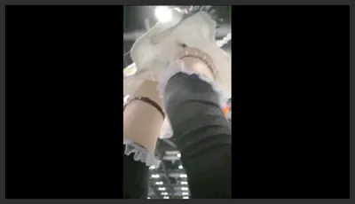 粉红头发黑色裤裤