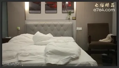 小胖探花酒店2000元约炮身材丰满的少妇各种姿势玩她的大肥鲍鱼