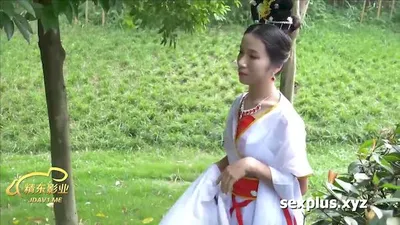 The Mid-Autumn Festival is over, and Sister Hằng has come down to earth to play with the children