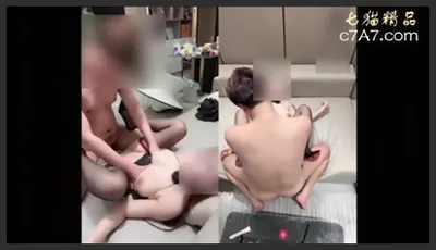 小骨架纯天然E杯网黄 崽儿酱 性感巨乳骚人妻酒店行政套房约炮小鲜肉沙发上被操翻