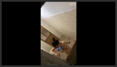绝逼收藏盗摄佳作极品身材某大神冒死偷拍好几个年轻高颜值妹子的洗澡 高清 5