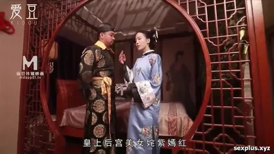 Kaisar turun ke kamar kekaisaran untuk mengunjungi selirnya. Seks Cina