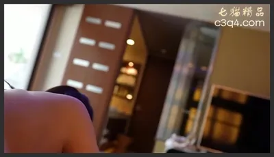 高颜剖腹产美少妇 爱笑非常可爱的已婚女人 身材丰满 在中出性爱时小穴抠的大量潮喷 被内射
