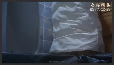 餐厅女厕全景偷拍多位极品少妇撅着屁股尿尿角度刚刚好拍到4