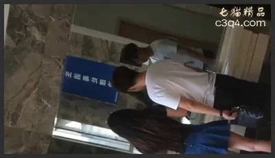 公共浴室女厕偷拍2