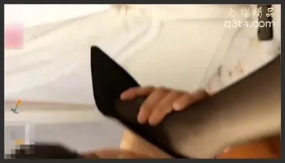 骚姐姐发现弟弟看黄片勾引弟弟乱伦对白精彩全程骚话不断
