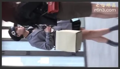 商场一路跟踪抄底多位美女少妇3