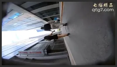 步行街一路跟踪抄底多位大长腿美女 还有一位极品无内包臀裙小姐姐3