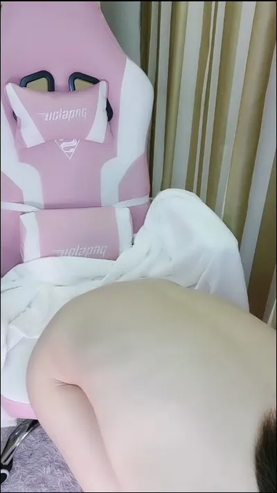 Seeing this cute little streamer’s smile makes me forget all my worries