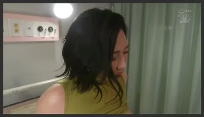 The Wife Taking Care of Her Husband in the Hospital and the Lucky Boy Next Door