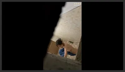 绝逼收藏盗摄佳作极品身材某大神冒死偷拍好几个年轻高颜值妹子的洗澡 高清 2