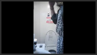 西餐厅高级女坐厕正面高清偸拍数位精致气质美女方便厚阴毛上翘小姐姐擦个逼用了好多纸2