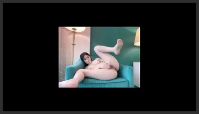 Phuong Pham 2k Girl Long Legs Slim and Deliciously Fingering Her Pussy