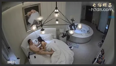 360监控偷拍好身材的小美女和男友开房啪啪啪连着干了两炮
