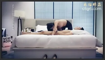约了个黑裙少妇TP啪啪脱光沙发调情穿上黑丝情趣装插嘴骑乘猛操呻吟娇喘诱人