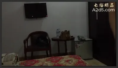 极品反差婊越南性工作者年轻的妻子粉嫩的小逼逼超会吃鸡艹起来简直爽翻了