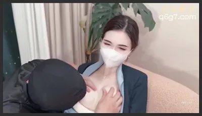 漂亮大奶御姐 小骚逼流水了 受不了快点进来 黑丝高跟OL制服 皮肤白皙身材丰满鲍鱼超粉 楼道口爆