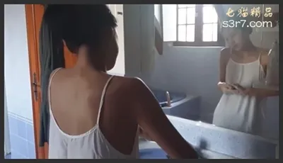 留学生刘明]浴缸江里的性高潮纤细的躯体