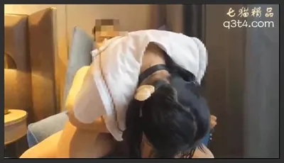 肉肉JK萝莉小母狗拴着狗链疯狂吮吸鸡巴对着镜子被疯狂后入爆操