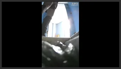食品厂女厕上帝视角偷拍几个美女职员嘘嘘临场感十足