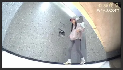 八月最新流出魔手外购精品厕拍影剧院豪华女厕前景高清偷拍第二次拍到鬼冢运动鞋极品白虎美女跟毛毛鞋闺蜜上厕所