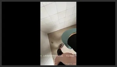 大屁股少婦穿上瑜伽褲約我到拆遷房内野戰無套後入白花花的肥臀
