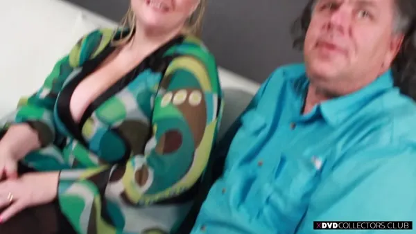Asiagirl nach Blowjob in die Pelzmöse gefickt