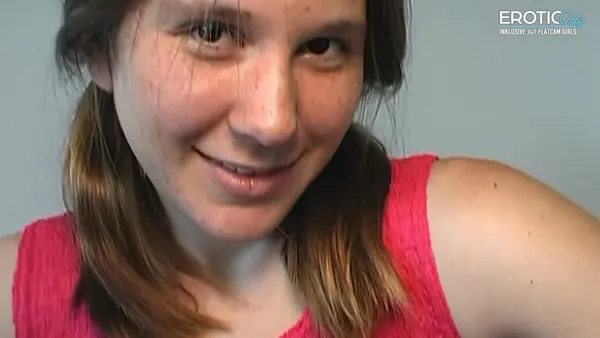 Drei Milfs verwöhnen Phoenix Marie
