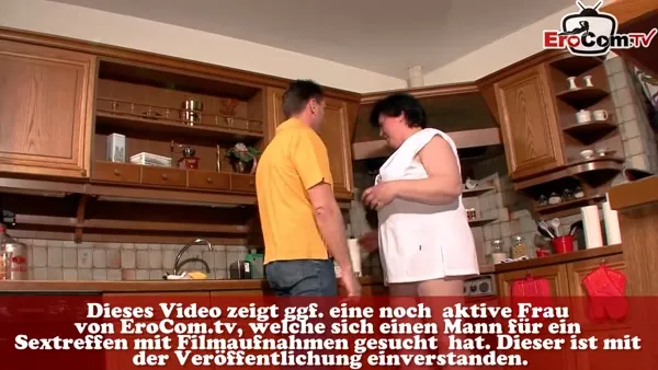 Deutscher Analsex mit jungen blonden Teen auf Couch mit Arsch zu Mund