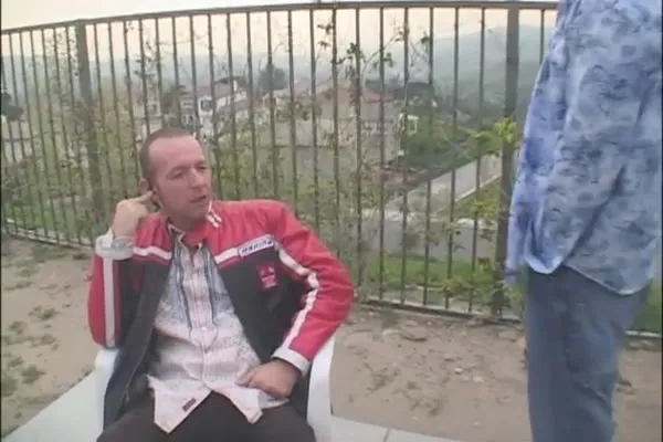Deutsche Schlampe zum Frühstück in der Küche gefickt