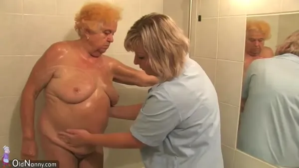 Deutsche Milf Hausfrau Kissi Kissi von jungen Schwanz in Muschi gefickt