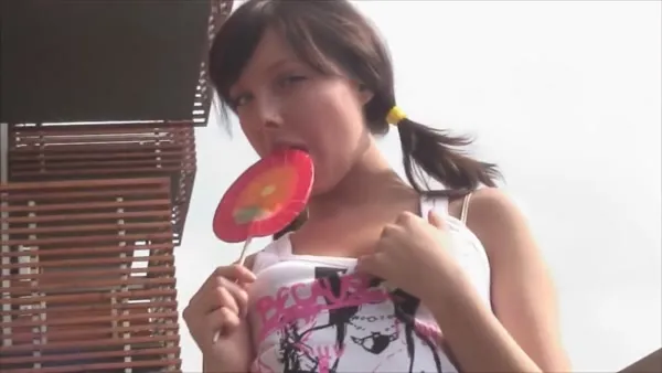 Blondes Luder lässt sich heimlich ficken