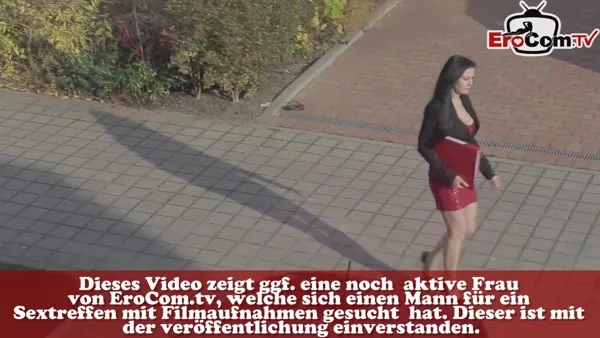 Amateurmilf mit Hängetitten lässt sich in die behaarte Möse ficken