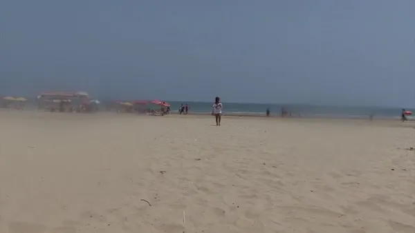 Dickärschige Blondine eingeölt und gefickt