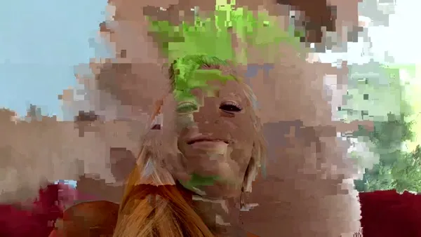 Brünettes Amateurgirl bläst und fickt einen BBC