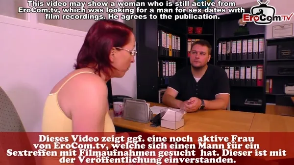 Blasen Handjob und Fußjob der Titten-Blondine im Freien
