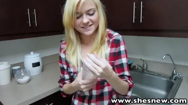 Blonde Göre und der schwarze Riesenschwanz